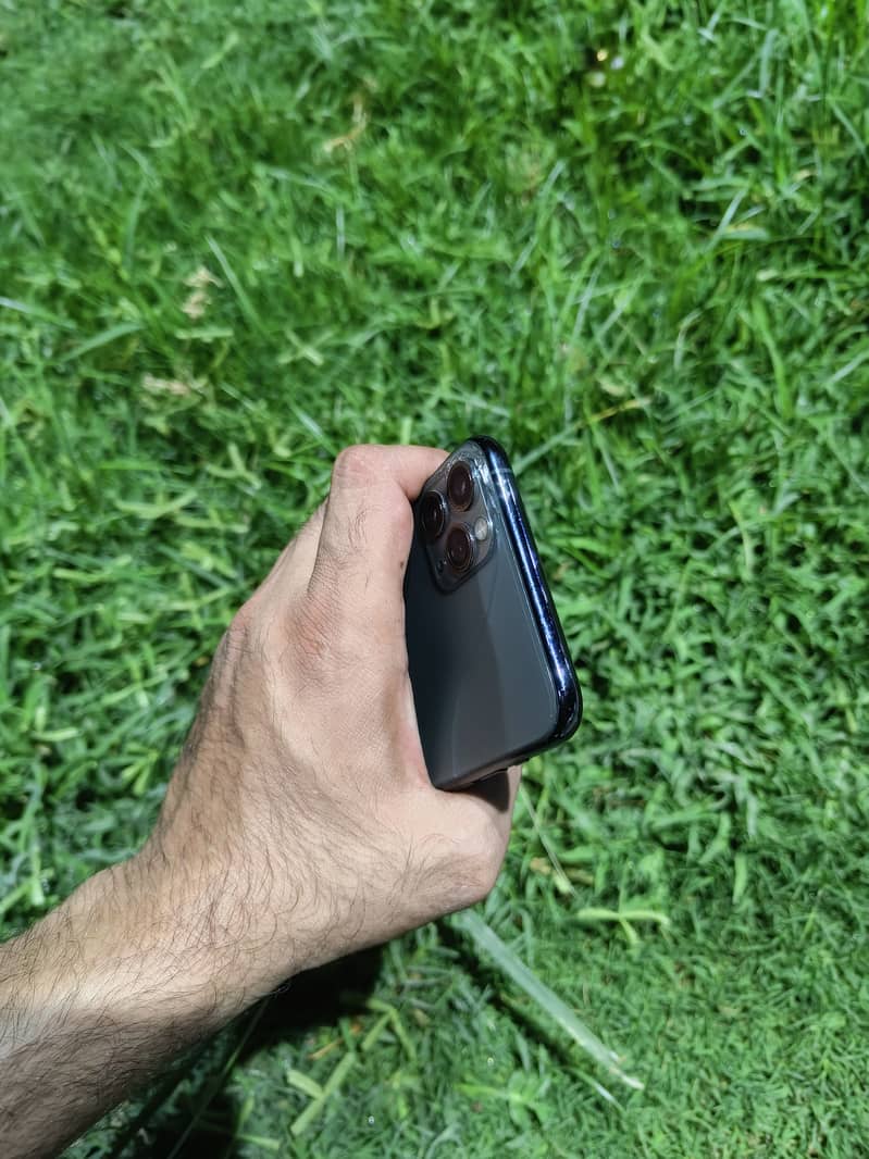 Apple iPhone 11 Pro Max 2