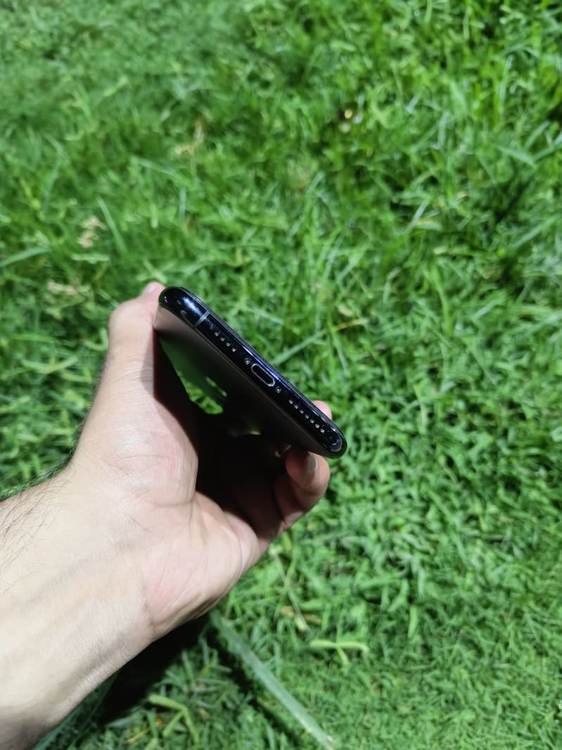 Apple iPhone 11 Pro Max 4
