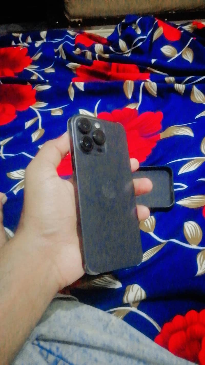 Apple iPhone 14 Pro Max 1