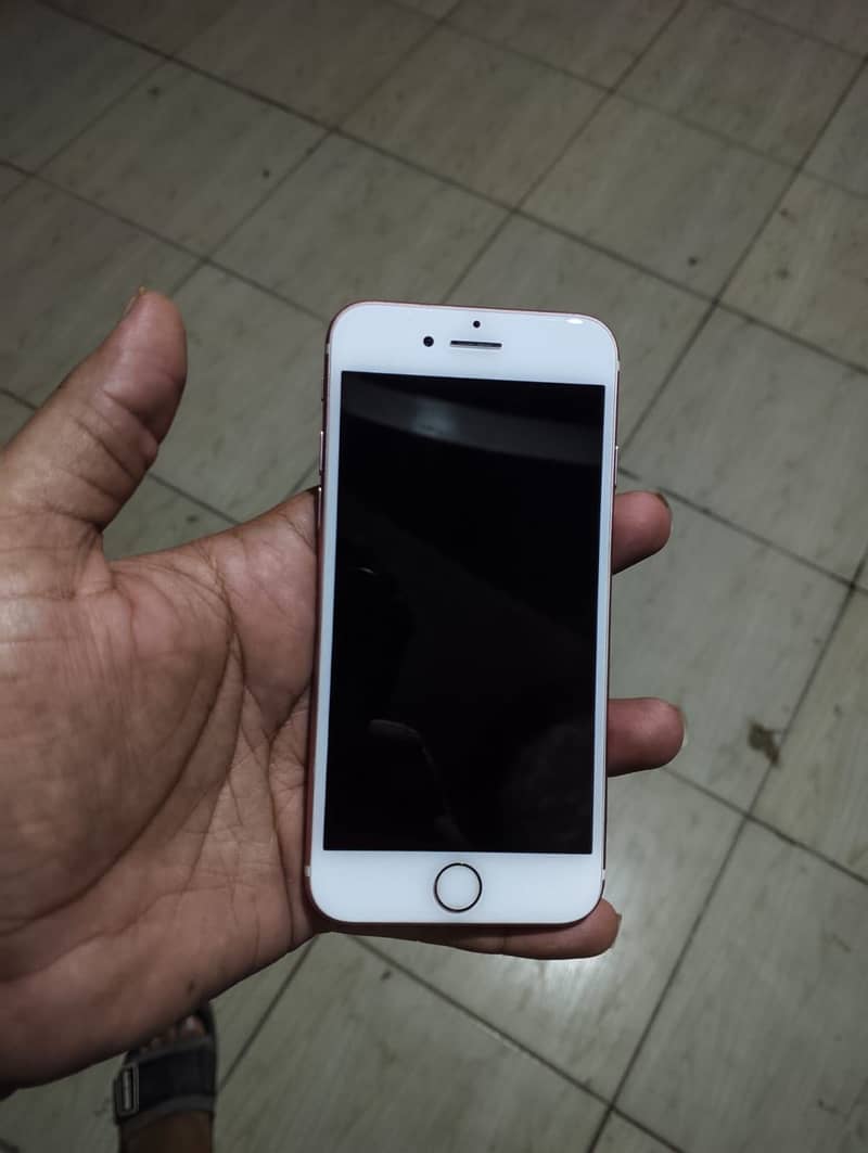Apple iPhone 7 0