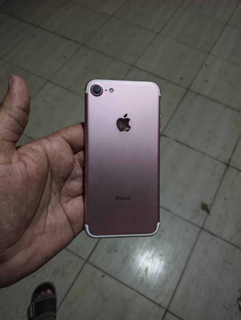 Apple iPhone 7 1