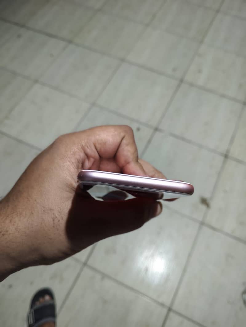 Apple iPhone 7 2