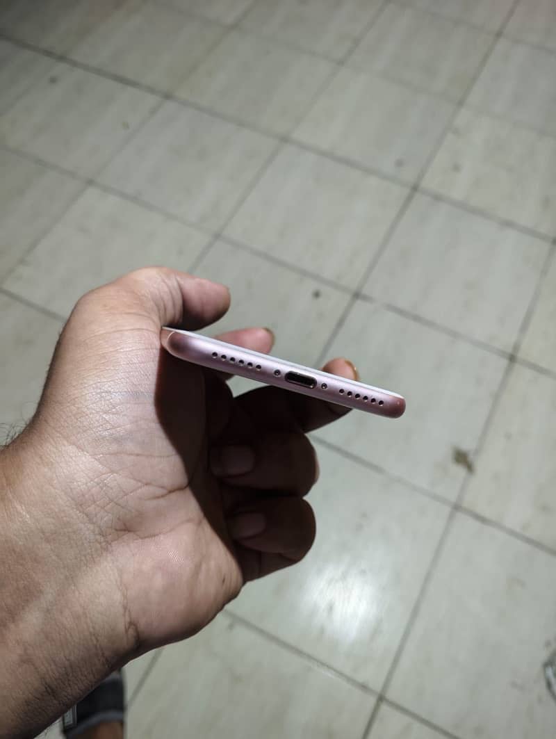 Apple iPhone 7 3