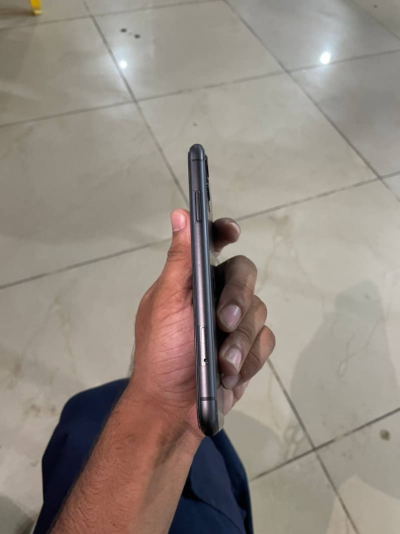 Apple iPhone 11 5