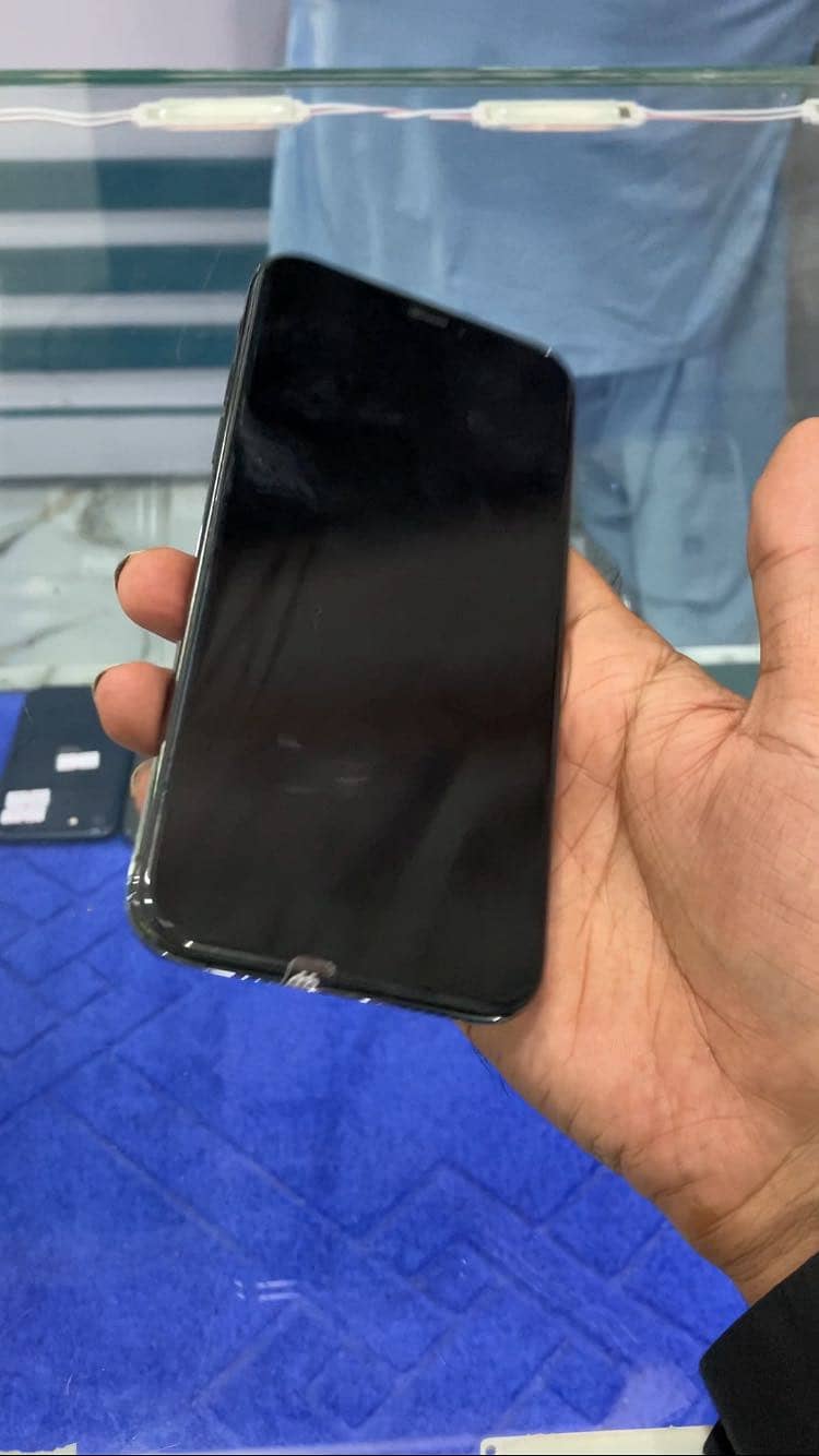 Apple iPhone XS 1