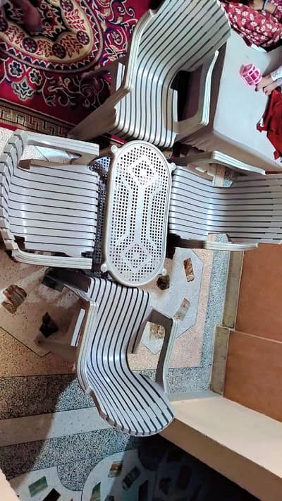 Table & chairs