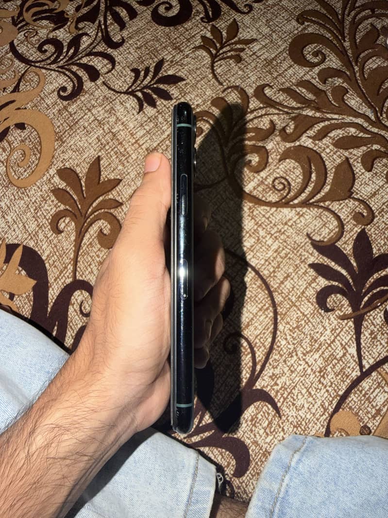 Apple iPhone 11 Pro 2