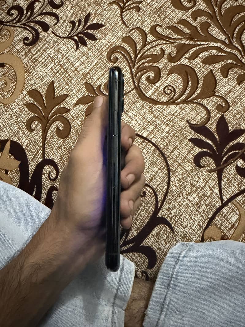 Apple iPhone 11 Pro 3