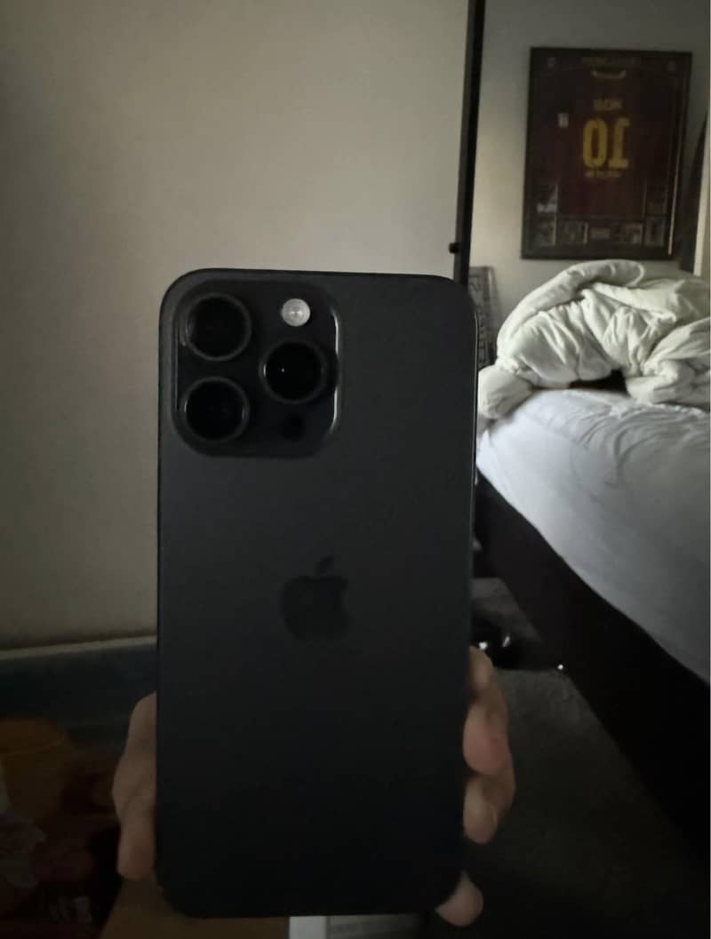 Apple iPhone 15 Pro Max 3
