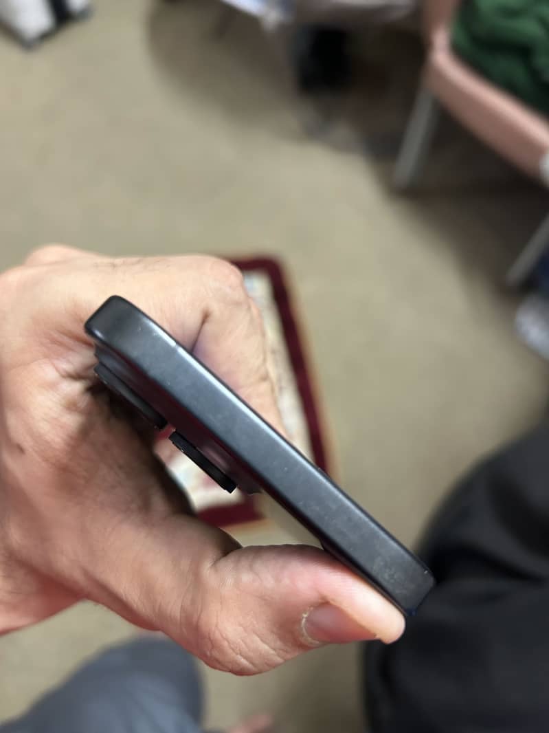 Apple iPhone 15 Pro Max 9