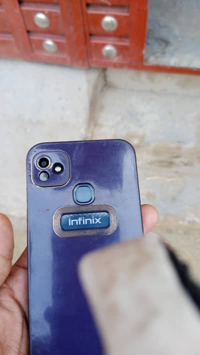 Infinix Smart. contact 03416458405 argnt seal