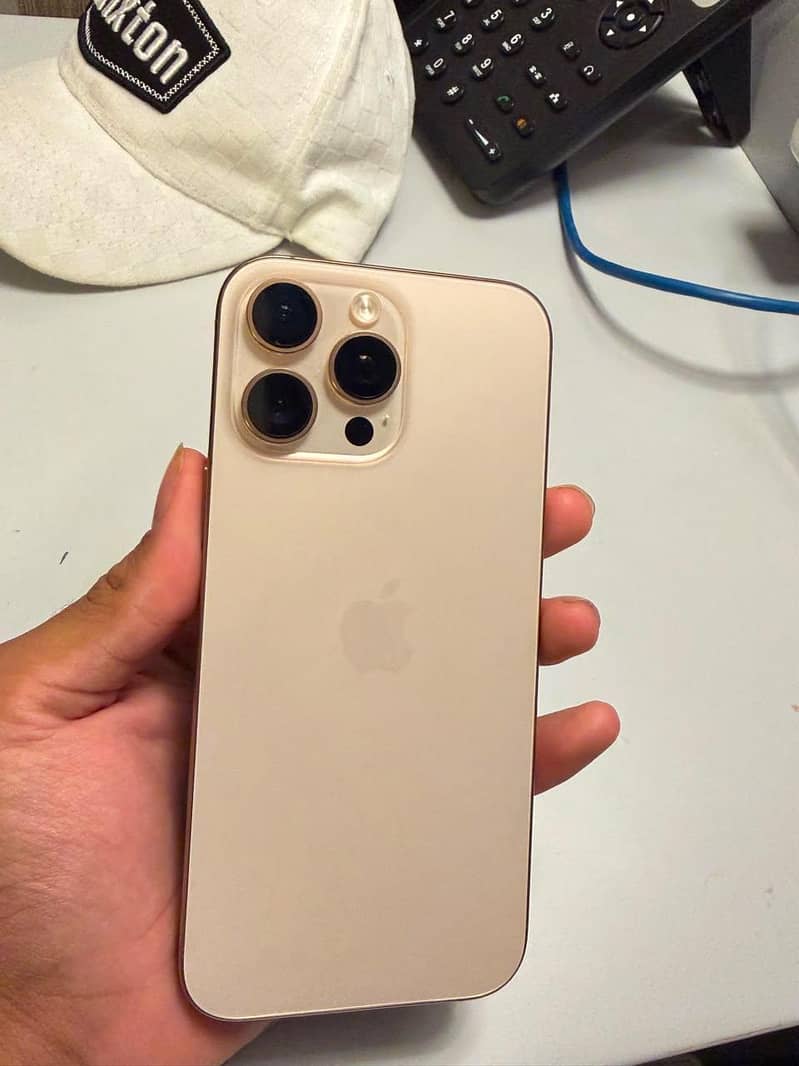 Apple iPhone 16 Pro Max 0