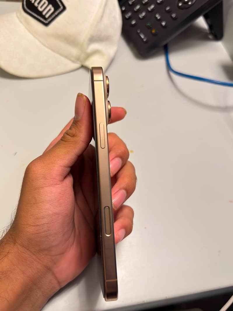 Apple iPhone 16 Pro Max 1