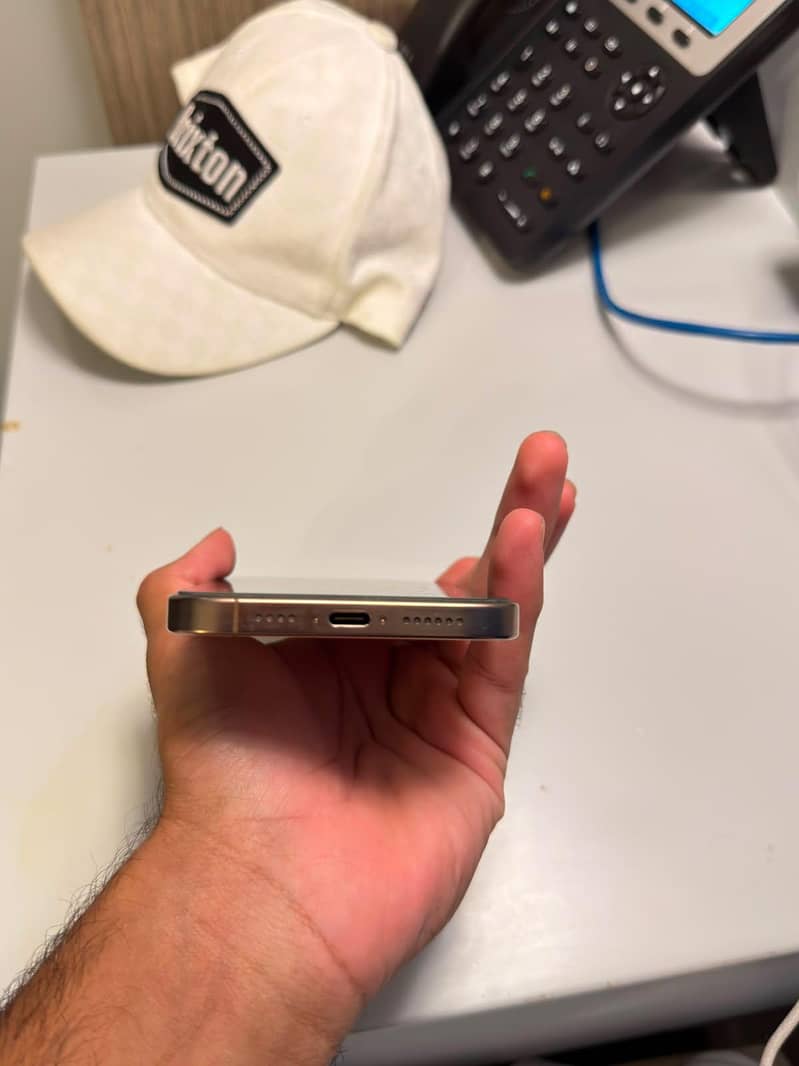 Apple iPhone 16 Pro Max 2