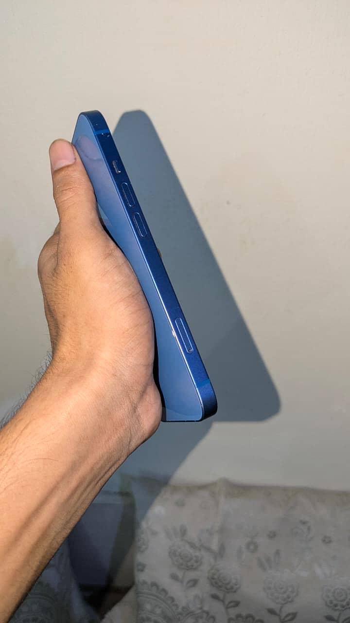 Apple iPhone 13 2