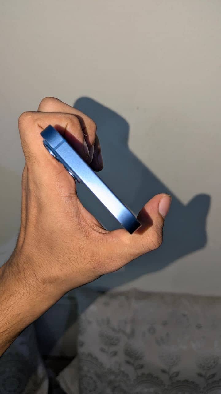 Apple iPhone 13 4