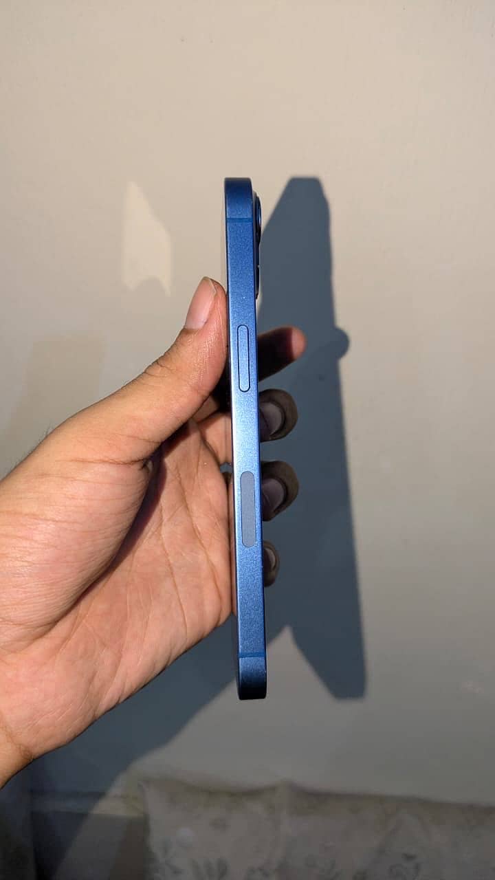 Apple iPhone 13 5