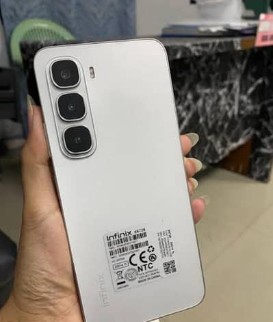 Infinix hot 60i only 2 week used