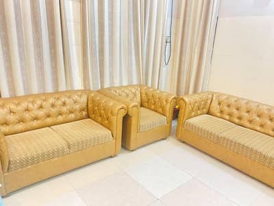 3,2,1 sofa set for sale with 6 sofa cushions available
