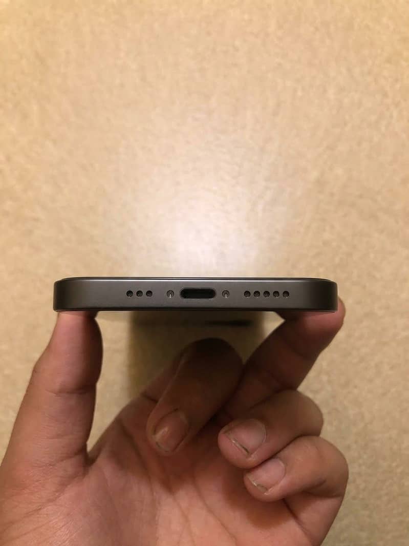 Apple iPhone 12 4