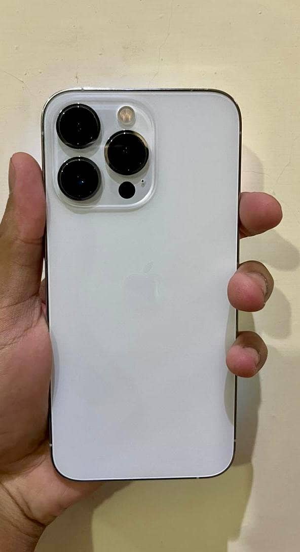 Apple iPhone 13 Pro 2