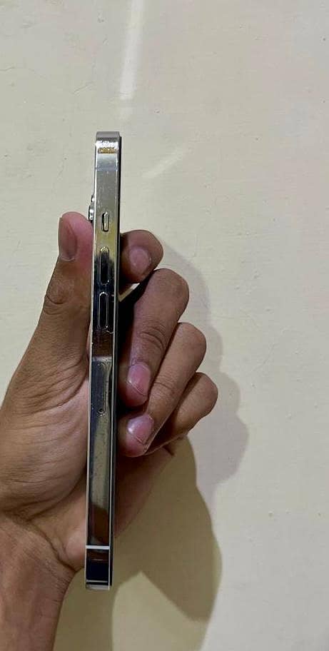 Apple iPhone 13 Pro 4