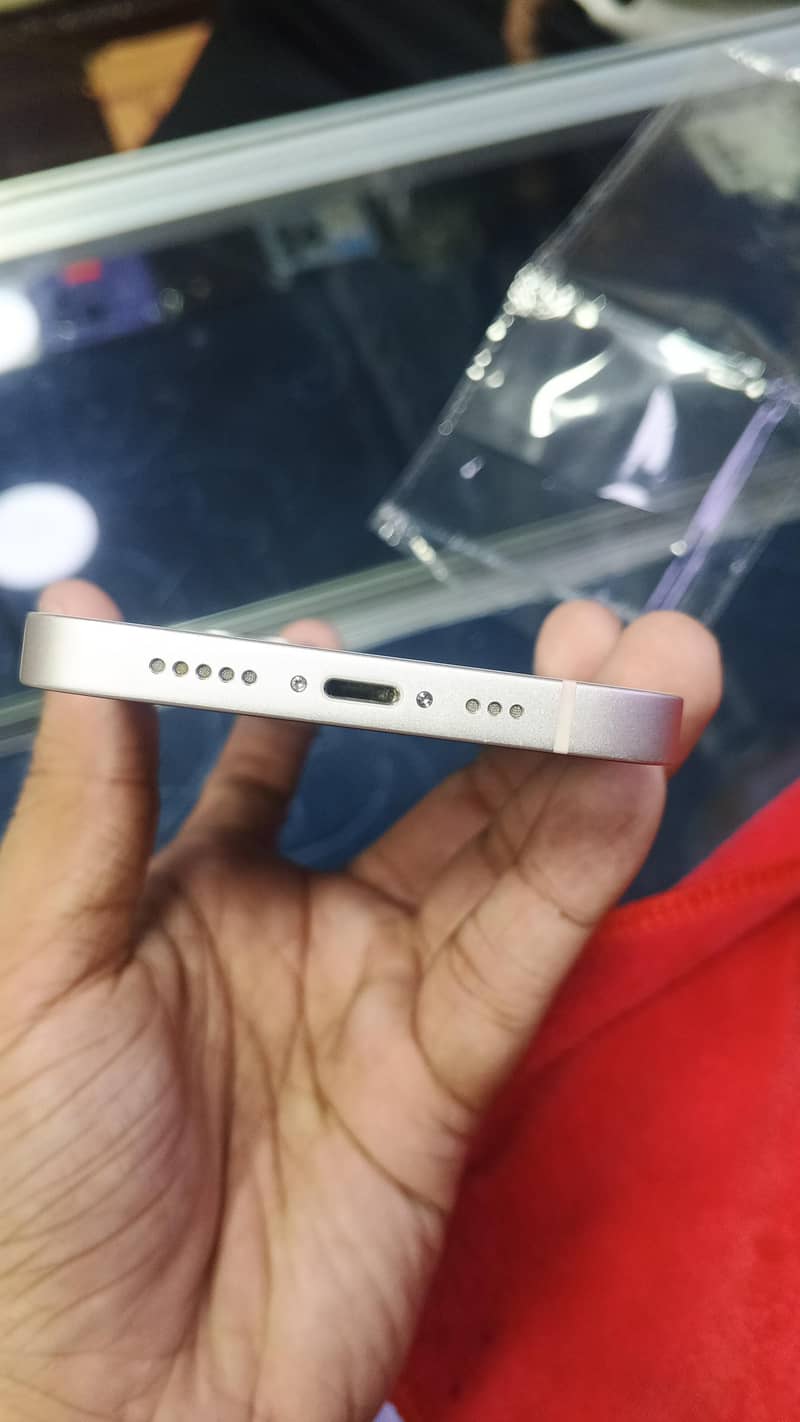 Apple iPhone 13 2