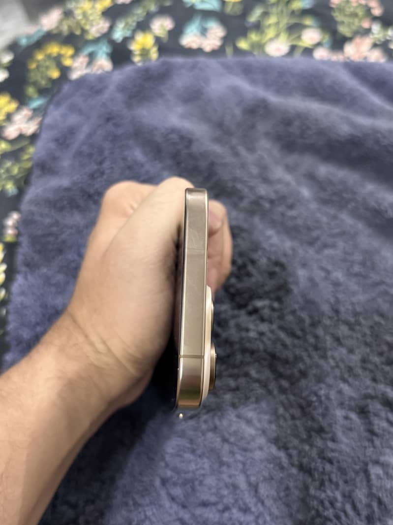 Apple iPhone 16 Pro Max 3