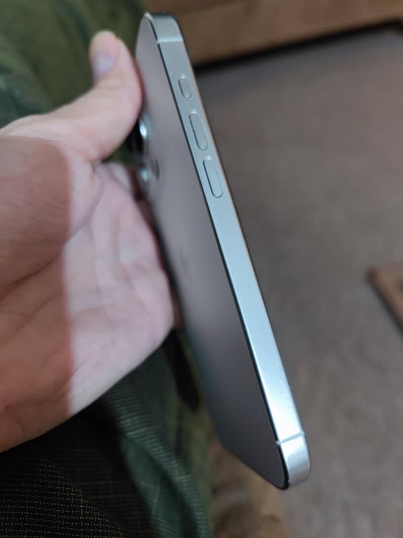 Apple iPhone 15 Pro 3