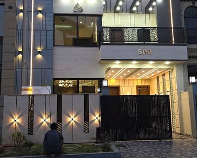 Investors Should sale This House Located Ideally In B-17