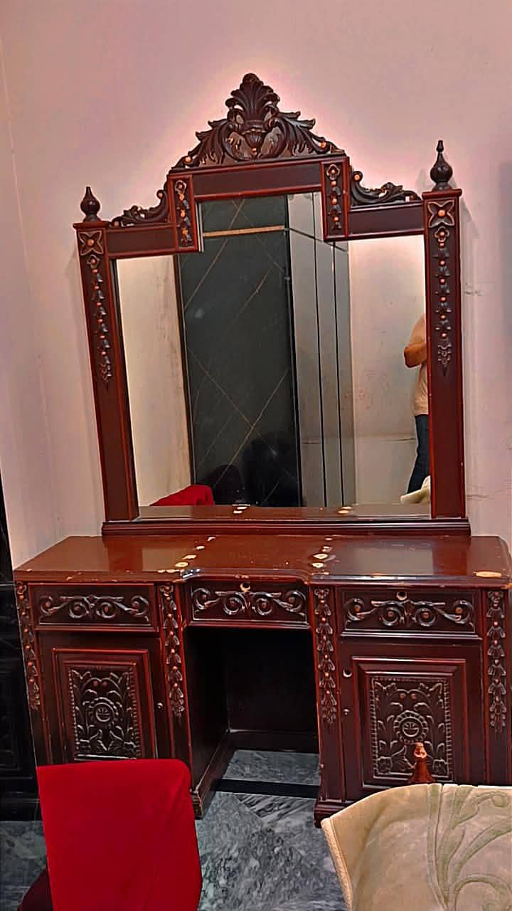 Dressing table 0