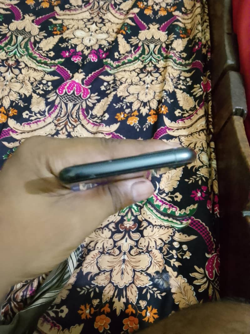 Apple iPhone 11 Pro 2