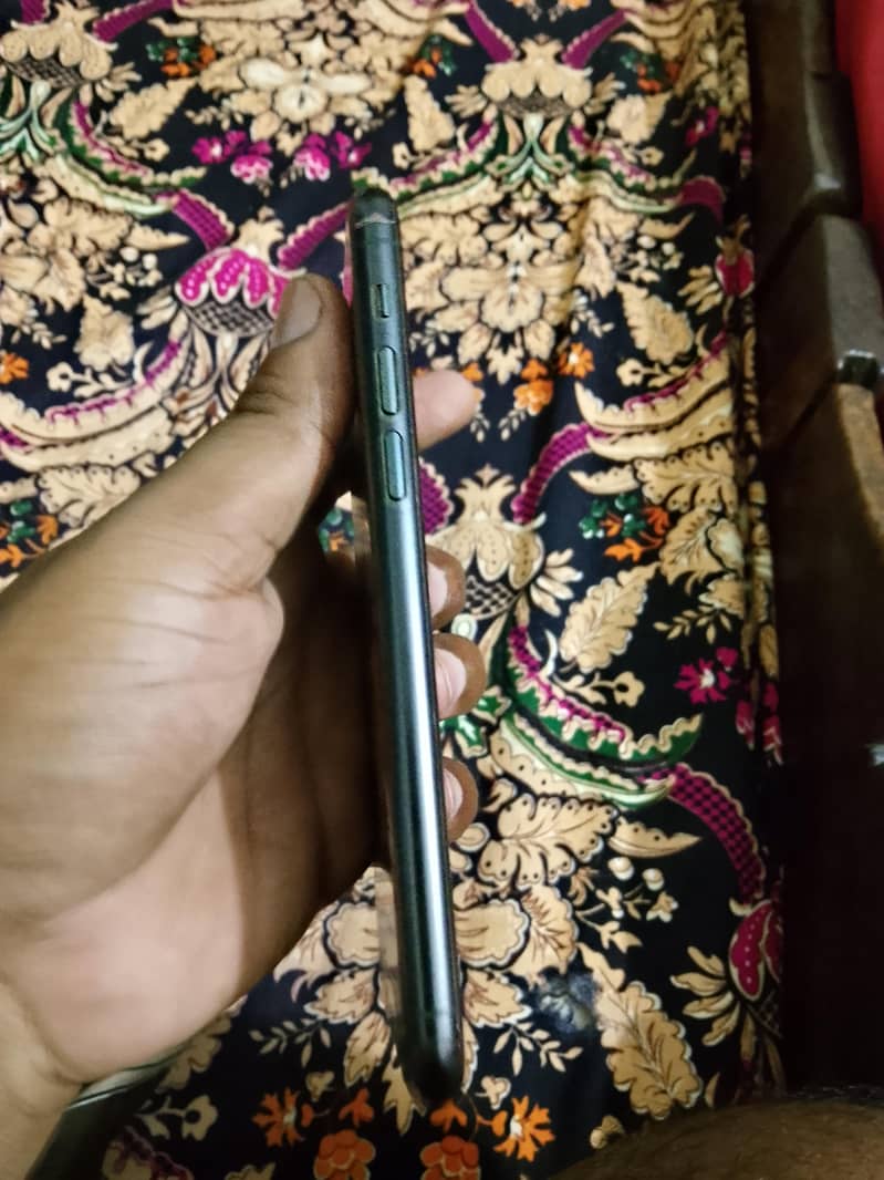 Apple iPhone 11 Pro 3