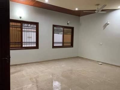 8 Bed Dd Upper 2 Portion For Rent Ideal Location In Jauhar