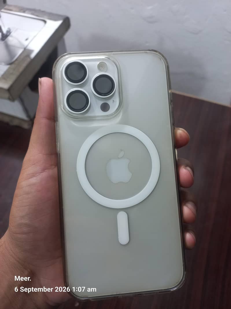 Apple iPhone 15 Pro Max 0