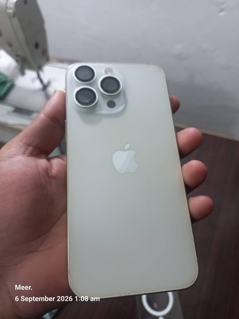 Apple iPhone 15 Pro Max 4