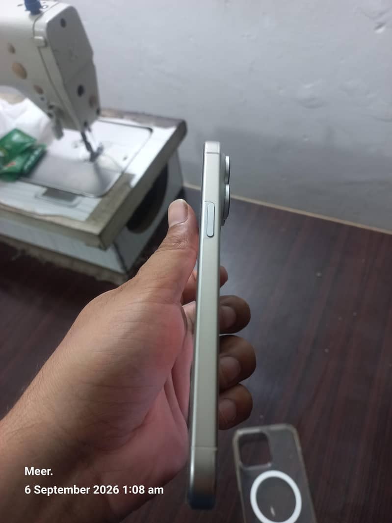Apple iPhone 15 Pro Max 5