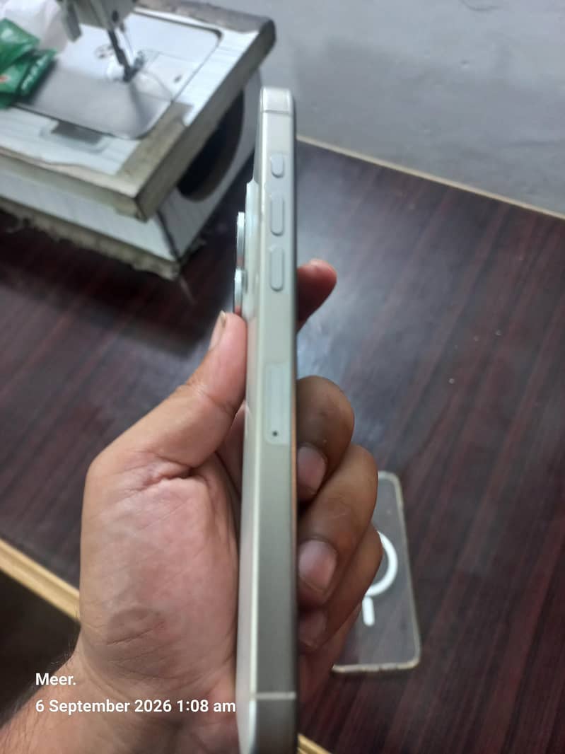 Apple iPhone 15 Pro Max 6