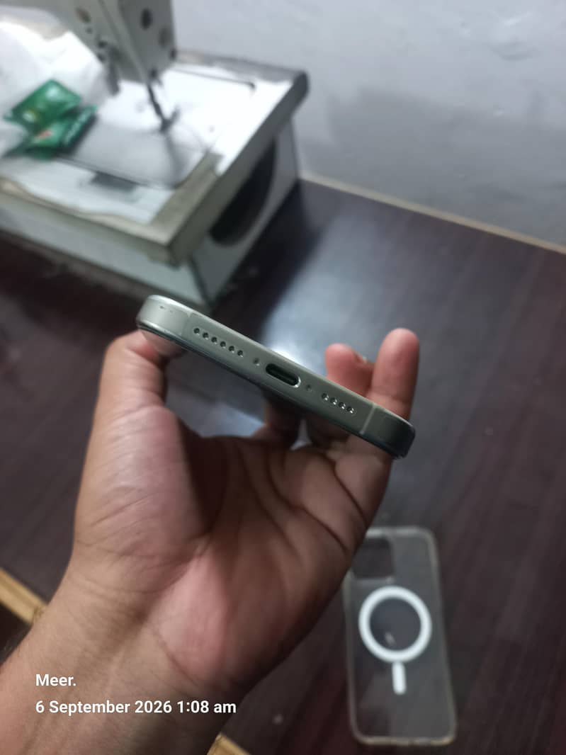 Apple iPhone 15 Pro Max 8