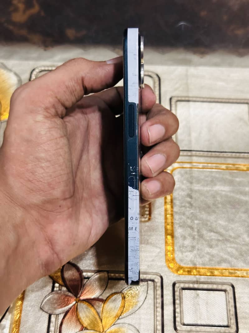 Apple iPhone 13 4