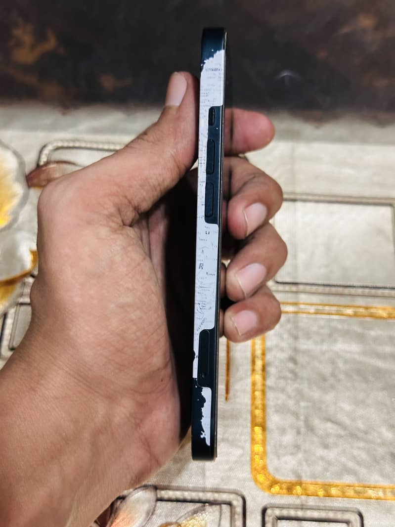 Apple iPhone 13 5