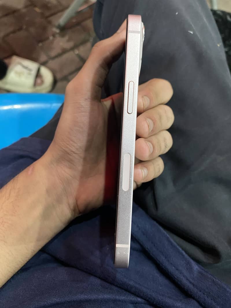 Apple iPhone 13 1