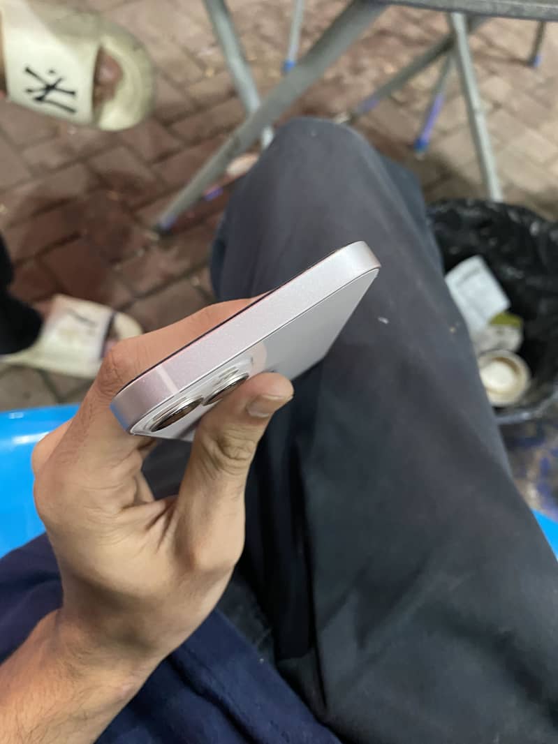 Apple iPhone 13 2