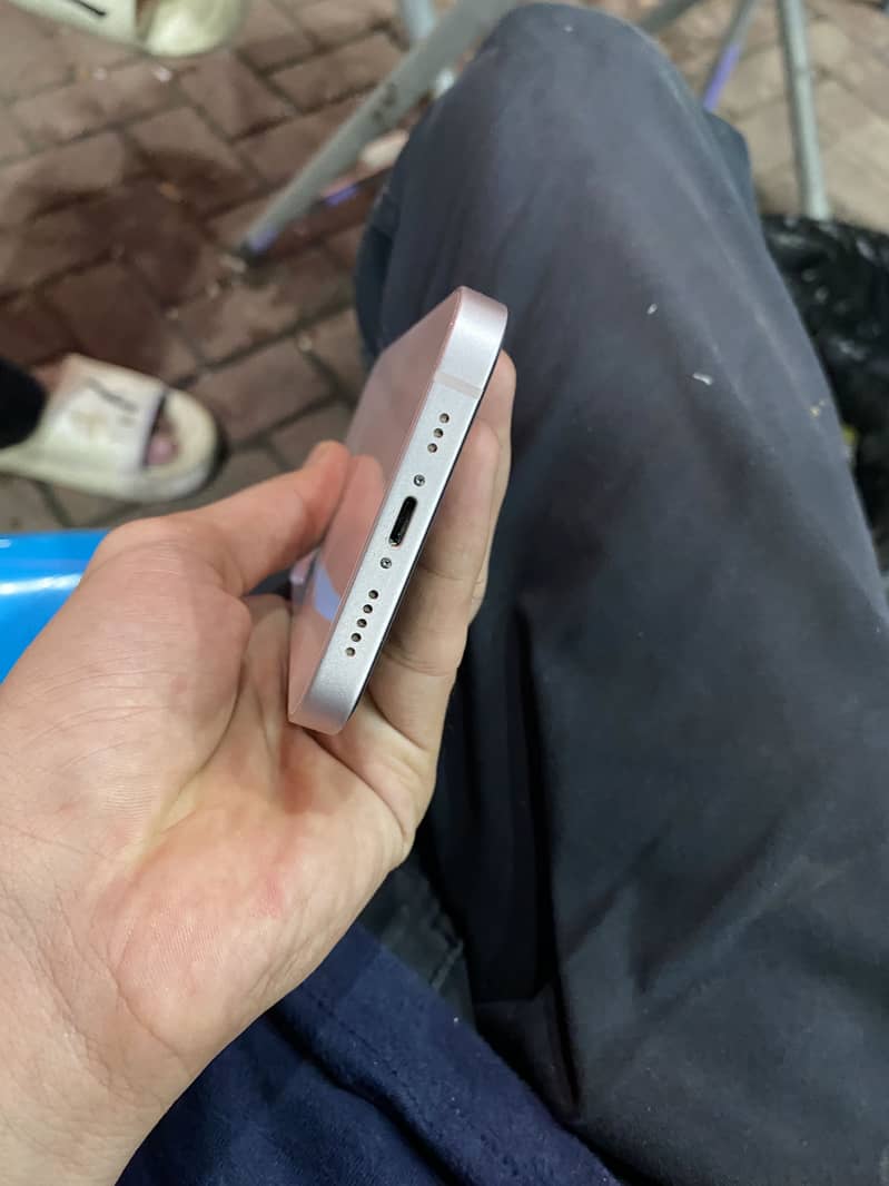 Apple iPhone 13 3