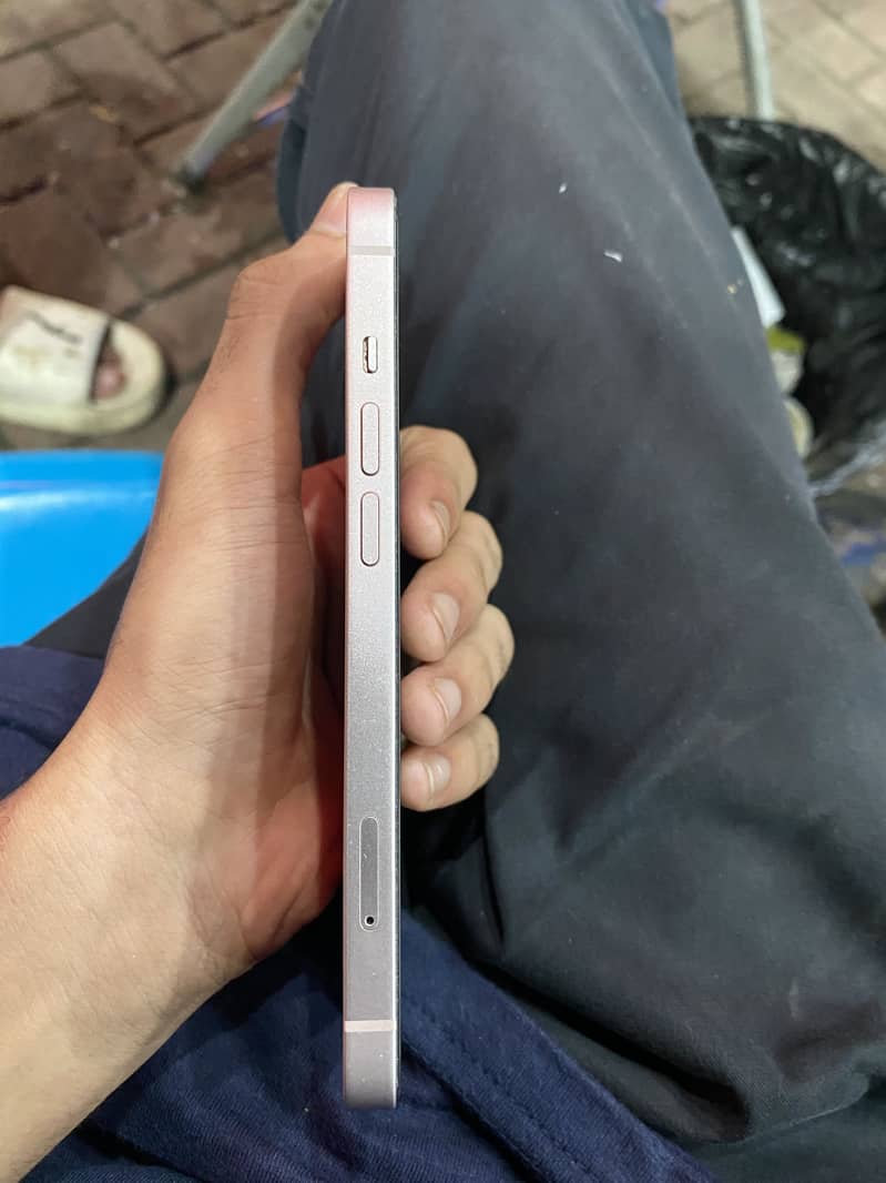 Apple iPhone 13 5
