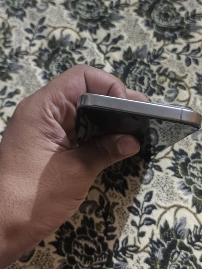 iPhone 15 Pro Max 10/10 4
