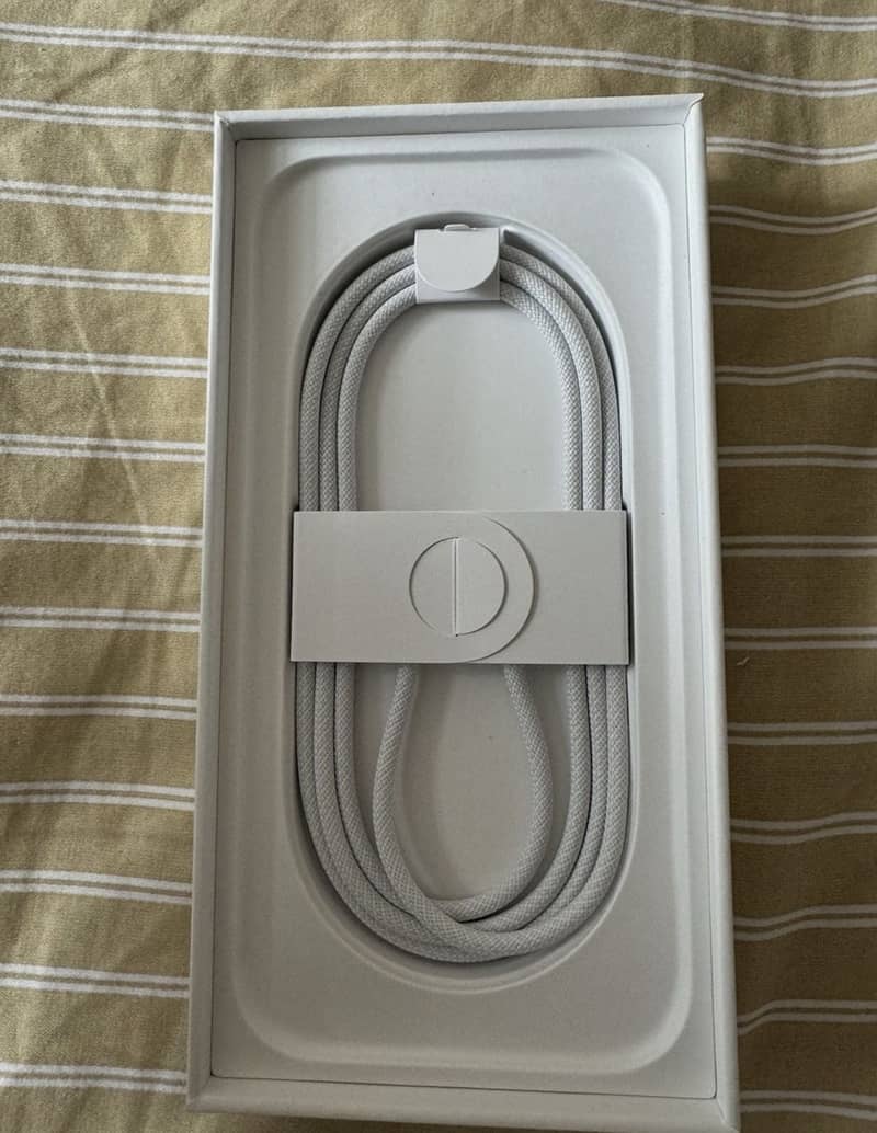 iPhone 16 pro Jv 3