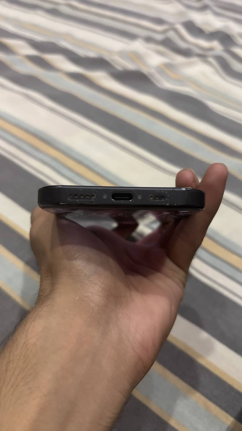 Apple iPhone 16 Pro 1
