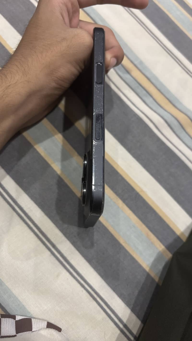 Apple iPhone 16 Pro 2