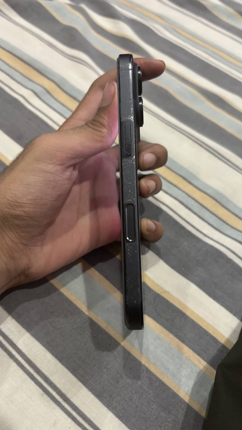 Apple iPhone 16 Pro 4